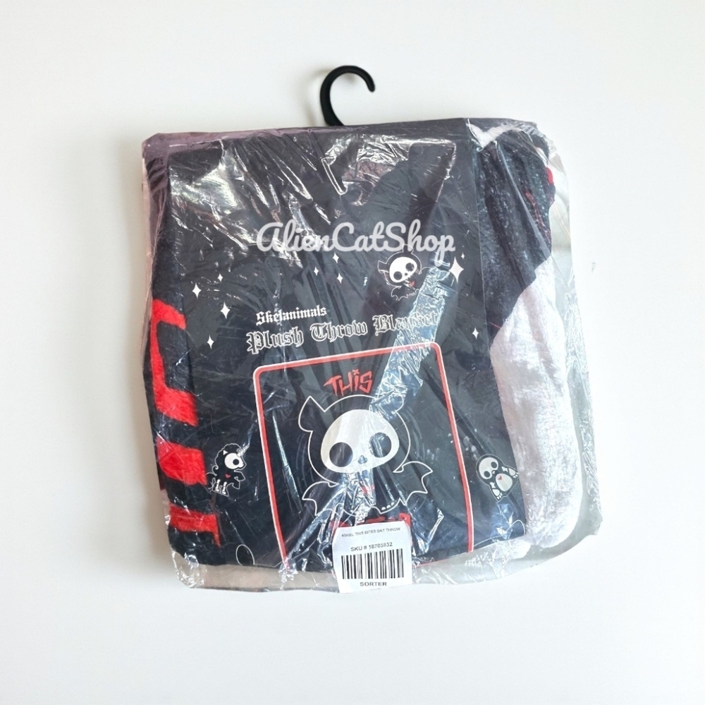 **NEW** Skelanimals Diego This Bites Throw Blanket